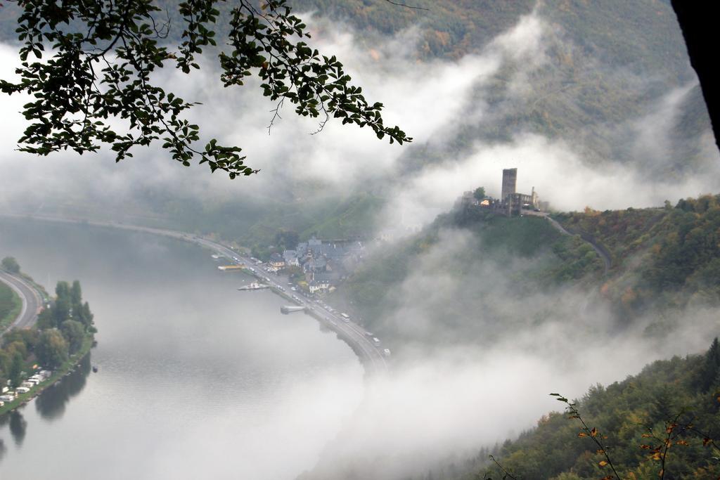 Hotel Haus Burg Metternich Beilstein  Exteriör bild